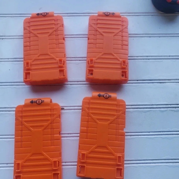 Nerf Gun 4 Magazines Clips Pre Owned Can Fit 8 Darts a time - Picture 6 of 11